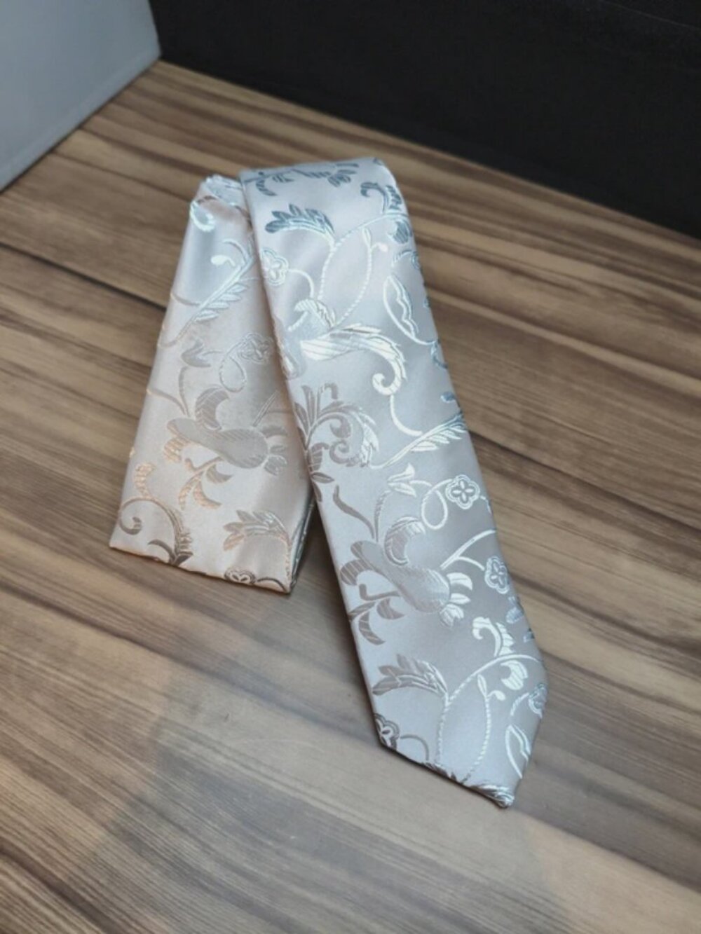 Metallic Silver Grey slim Neck tie with matching pocket square Set